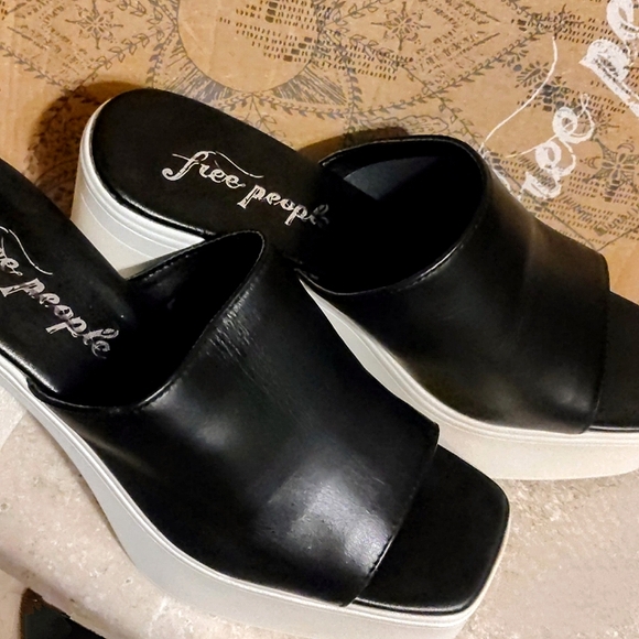Free People Zoe Platform Leather Slide Sandal Size 9 Black & White - Picture 7 of 9